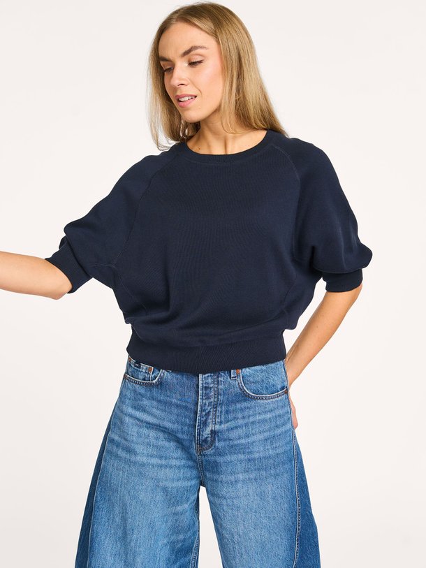 Ontdek de Anglet katoenen trui van Bellerose in de kleur donkerblauw bij Orangebag. Op werkdagen voor 21:45 besteld, morgen in huis.