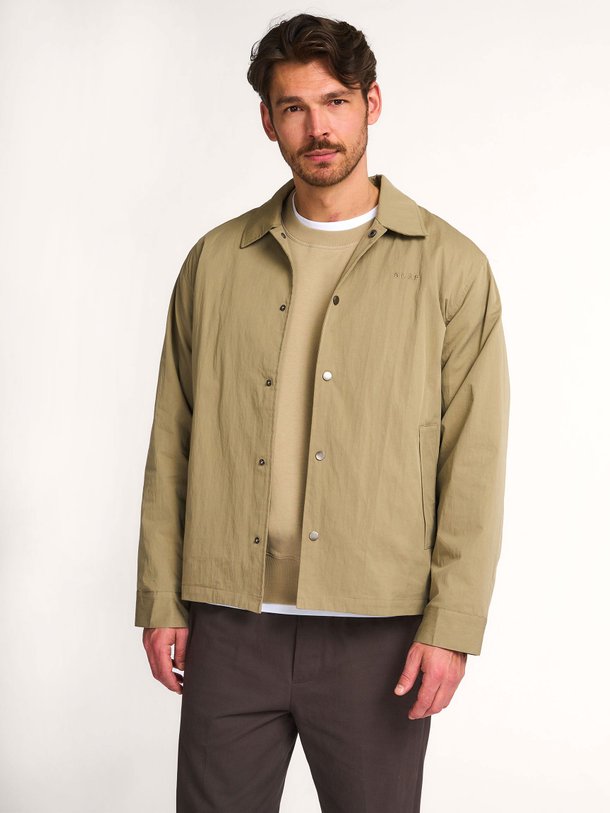 Ontdek de Katoenmix jack van OLAF in de kleur Olijfgroen bij Orangebag. Op werkdagen voor 21:45 besteld, morgen in huis.