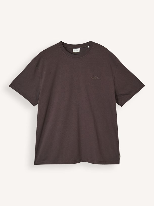 Ontdek de Organic cotton logo T-shirt van Les Deux in de kleur Donkerbruin bij Orangebag. Op werkdagen voor 21:45 besteld, morgen in huis.