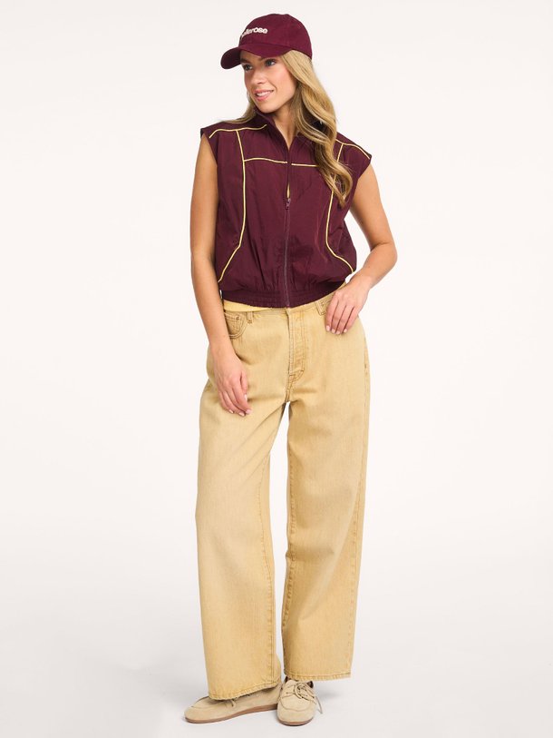 Ontdek de Tinta katoenen bodywarmer van Bellerose in de kleur Bordeauxrood bij Orangebag. Op werkdagen voor 21:45 besteld, morgen in huis.