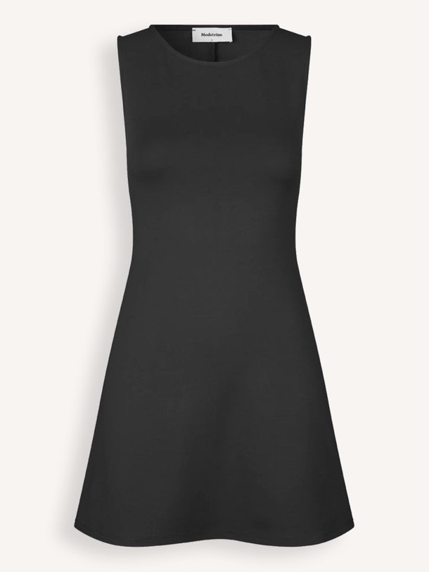 Modstrom Josefine - Viscosemix Jersey Jurk - Zwart Ontdek de Josefine viscosemix jersey jurk van Modstrom in de kleur zwart bij Orangebag. Op werkdagen voor 21:45 besteld, morgen in huis.