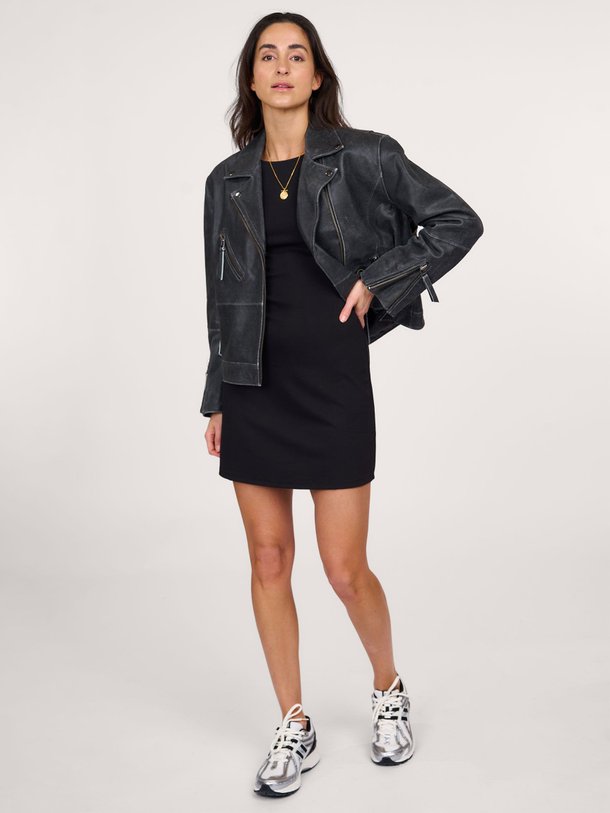 Ontdek de Josefine viscosemix jersey jurk van Modstrom in de kleur zwart bij Orangebag. Op werkdagen voor 21:45 besteld, morgen in huis.