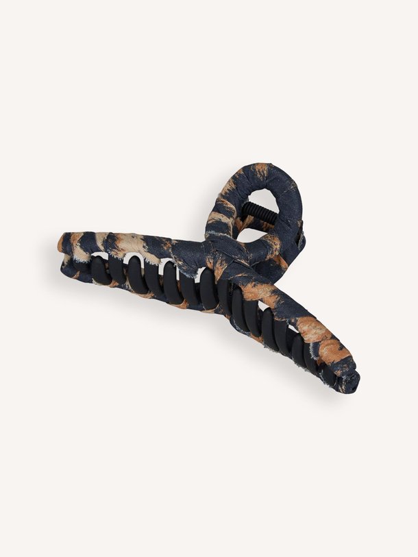 Ontdek de Celabrina haarklem van Becksondergaard in de kleur Zwart bij Orangebag. Op werkdagen voor 21:45 besteld, morgen in huis.