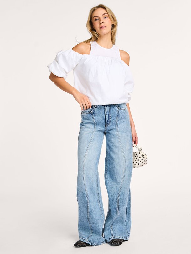 Ontdek de Sanna katoenmix top van Co'Couture in de kleur wit bij Orangebag. Op werkdagen voor 21:45 besteld, morgen in huis.