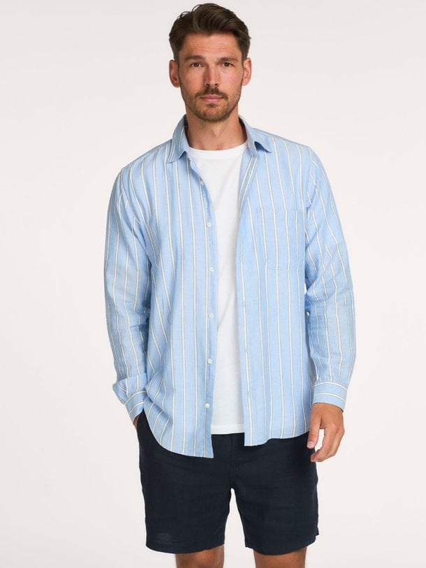 Ontdek de BASIC SHIRT van Closed bij Orangebag. Op werkdagen voor 21:45 besteld, morgen in huis.