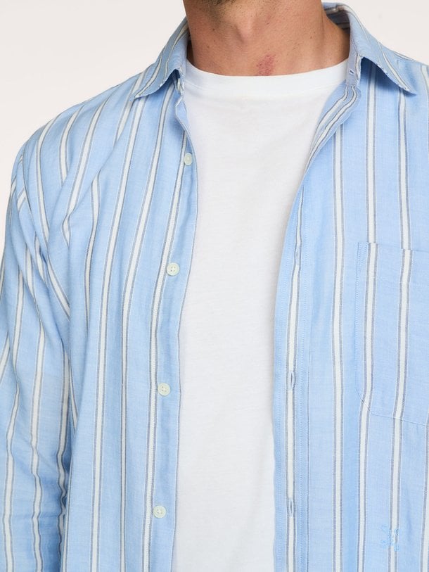 Ontdek de BASIC SHIRT van Closed bij Orangebag. Op werkdagen voor 21:45 besteld, morgen in huis.