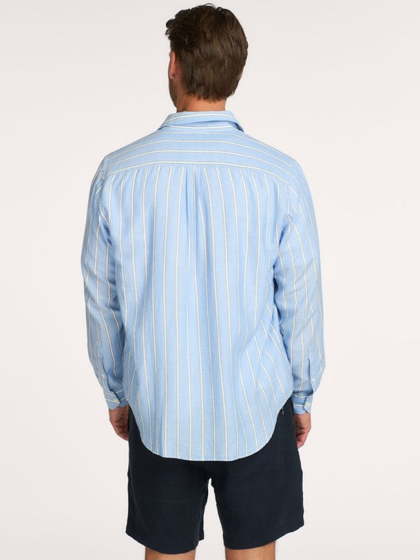 Ontdek de BASIC SHIRT van Closed bij Orangebag. Op werkdagen voor 21:45 besteld, morgen in huis.