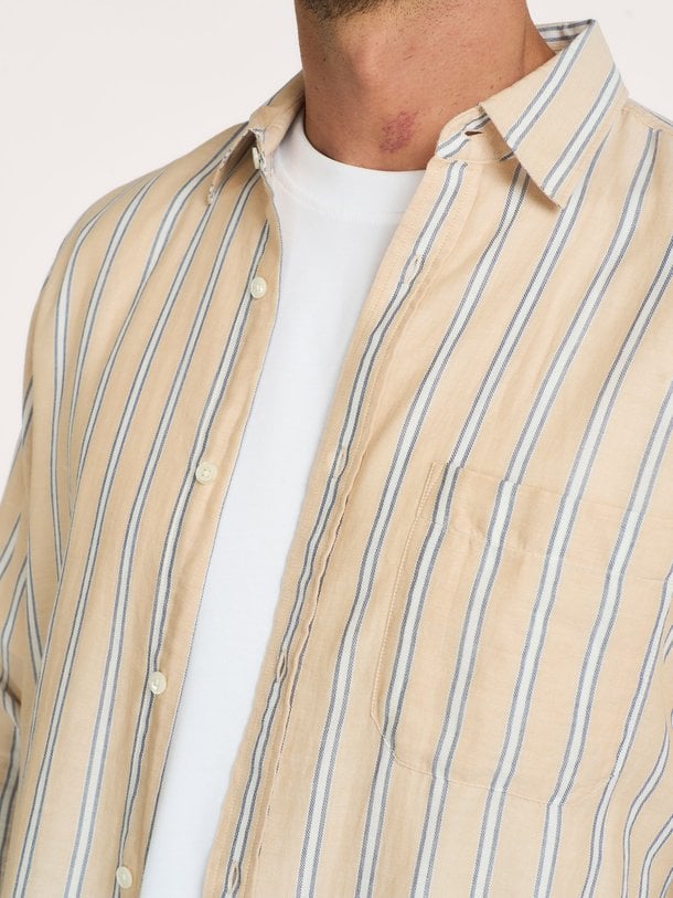Ontdek de BASIC SHIRT van Closed bij Orangebag. Op werkdagen voor 21:45 besteld, morgen in huis.
