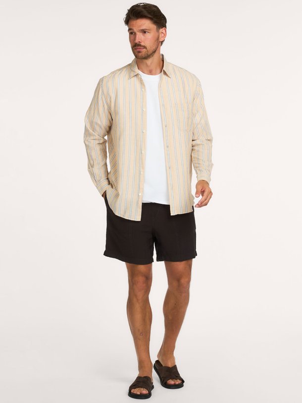 Ontdek de BASIC SHIRT van Closed bij Orangebag. Op werkdagen voor 21:45 besteld, morgen in huis.