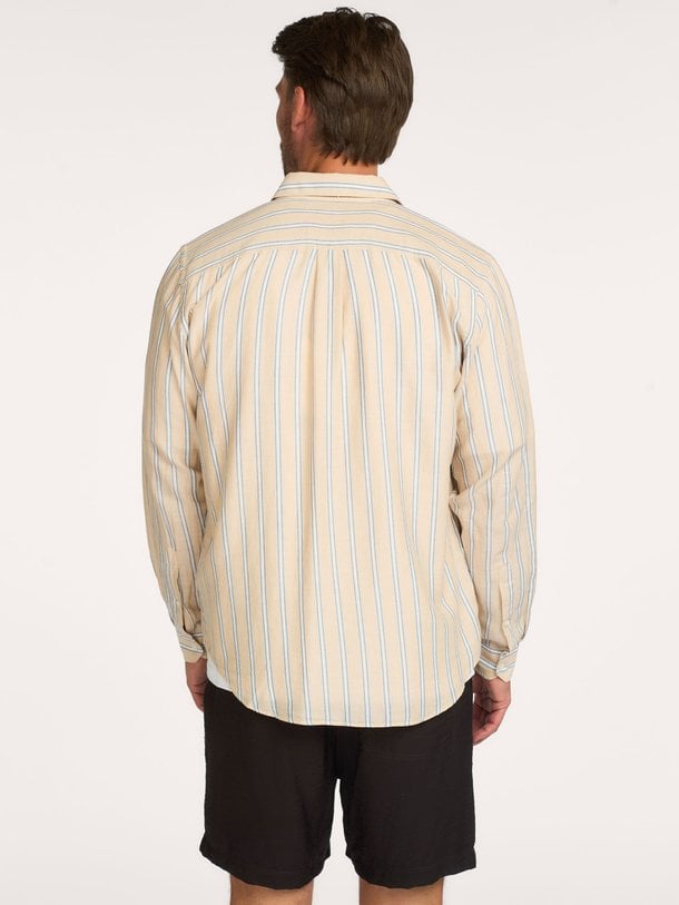 Ontdek de BASIC SHIRT van Closed bij Orangebag. Op werkdagen voor 21:45 besteld, morgen in huis.