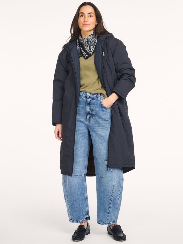 Ontdek de Zotcity geweven gewatteerde mantel van American Vintage in de kleur Antraciet bij Orangebag. Op werkdagen voor 21:45 besteld, morgen in huis.