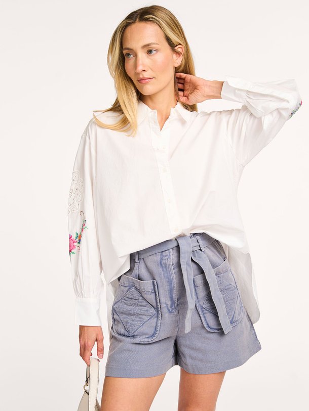 Ontdek de Reynald organic cotton blouse van Louise Misha in de kleur wit bij Orangebag. Op werkdagen voor 21:45 besteld, morgen in huis.