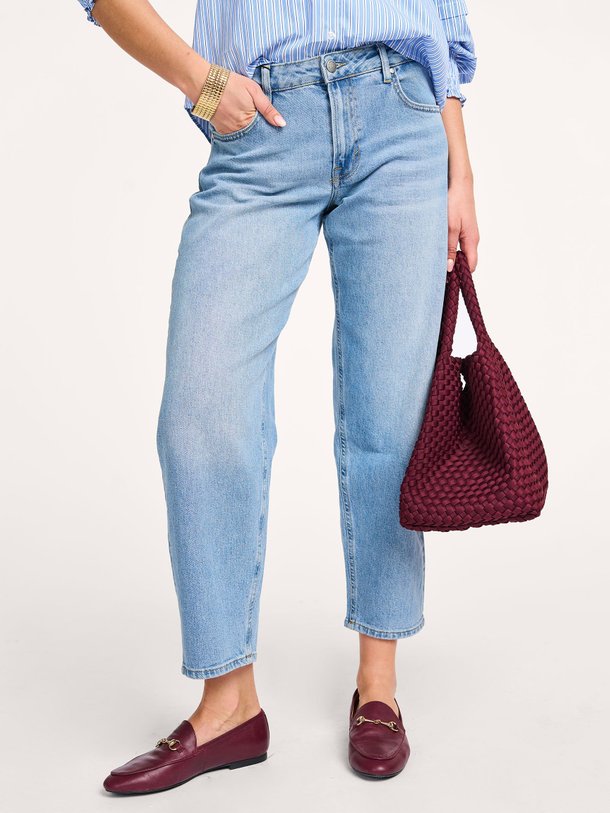 Ontdek de Baloo high waist barrel fit stretch jeans van My Essential Wardrobe in de kleur lichtblauw bij Orangebag. Op werkdagen voor 21:45 besteld, morgen in huis.