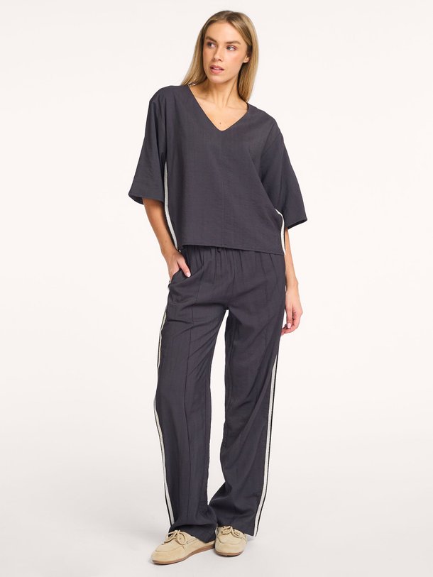 Ontdek de Lou viscosemix broek van Alchemist in de kleur Antraciet bij Orangebag. Op werkdagen voor 21:45 besteld, morgen in huis.