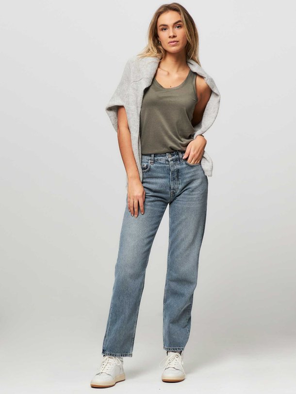 Ontdek de M296 Lyocellmix slub top van Majestic Filatures in de kleur army bij Orangebag. Op werkdagen voor 21:45 besteld, morgen in huis.