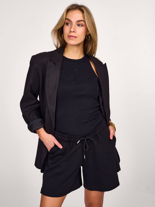 Ontdek de Drew katoenmix rib logo tanktop van Gestuz in de kleur zwart bij Orangebag. Op werkdagen voor 21:45 besteld, morgen in huis.