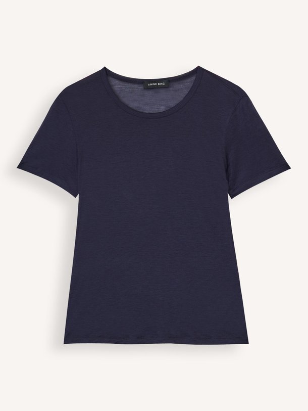 Ontdek de Sylvie lyocell/wolmix T-shirt van Anine Bing in de kleur Donkerblauw bij Orangebag. Op werkdagen voor 21:45 besteld, morgen in huis.