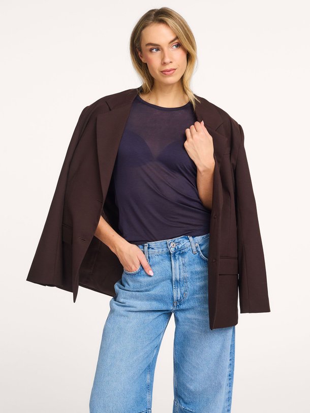 Ontdek de Sylvie lyocell/wolmix T-shirt van Anine Bing in de kleur Donkerblauw bij Orangebag. Op werkdagen voor 21:45 besteld, morgen in huis.