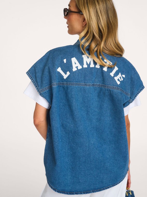 Ontdek de Denim blouse van Haute L'Amitié in de kleur Blauw bij Orangebag. Op werkdagen voor 21:45 besteld, morgen in huis.