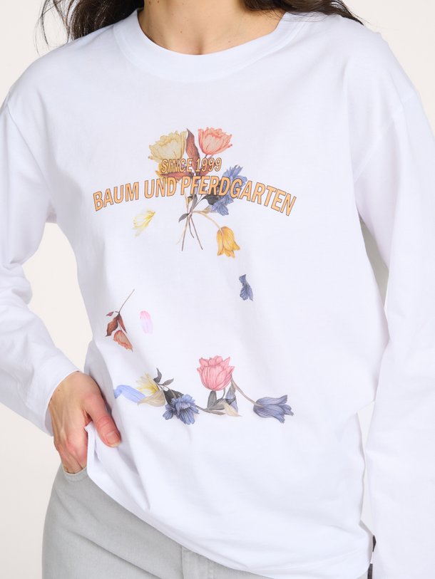 Baum und Pferdgarten Jeevona organic cotton longsleeve met print - Wit Ontdek de Jeevona organic cotton longsleeve met print van Baum und Pferdgarten in de kleur Wit bij Orangebag. Op werkdagen voor 21:45 besteld, morgen in huis.