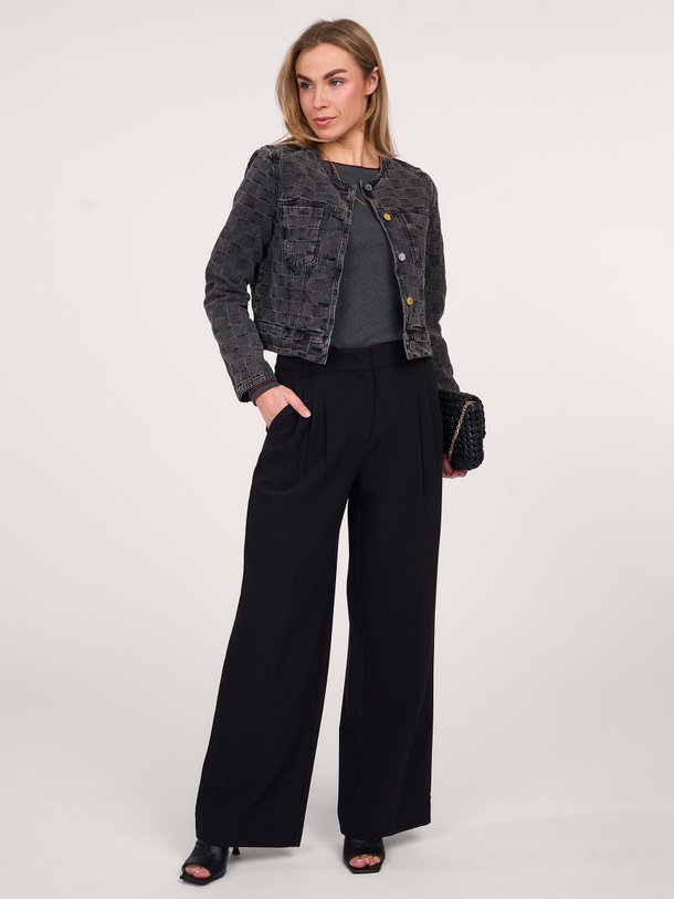 Ontdek de Denim cropped jasje met geruit dessin van Haute L'Amitié in de kleur zwart bij Orangebag. Op werkdagen voor 21:45 besteld, morgen in huis.