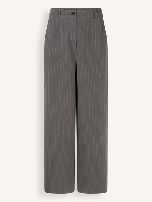 Ontdek de Kemma wide leg pantalon met krijtstreep van Modstrom in de kleur grijs bij Orangebag. Op werkdagen voor 21:45 besteld, morgen in huis.