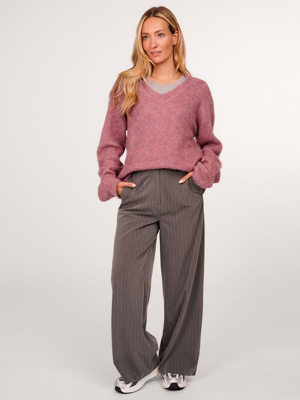 Ontdek de Kemma wide leg pantalon met krijtstreep van Modstrom in de kleur grijs bij Orangebag. Op werkdagen voor 21:45 besteld, morgen in huis.
