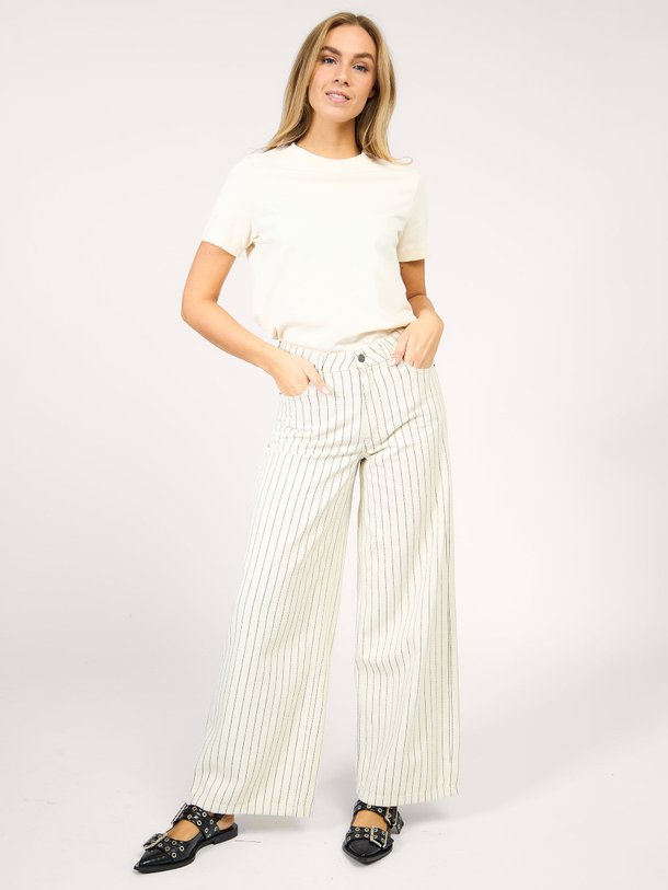 Ontdek de Light Pin high waist wide leg jeans van Co'Couture in de kleur beige bij Orangebag. Op werkdagen voor 21:45 besteld, morgen in huis.