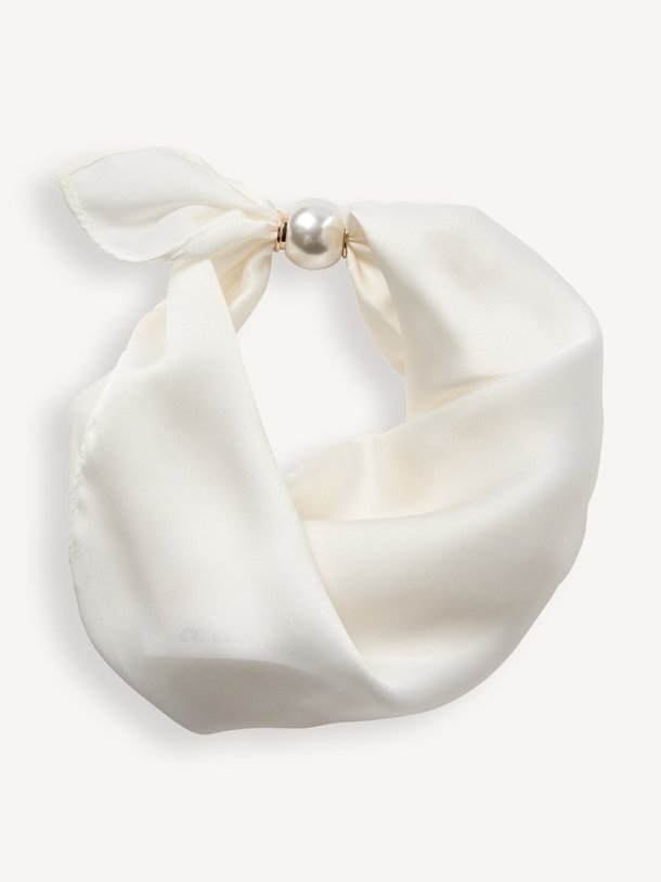 Ontdek de Pearl geweven sjaal van Co'Couture in de kleur Off-white bij Orangebag. Op werkdagen voor 21:45 besteld, morgen in huis.