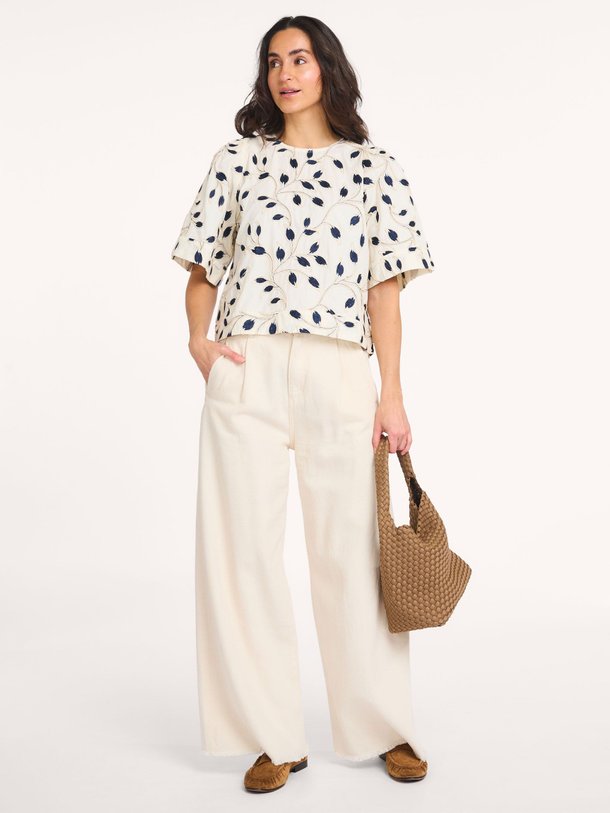 Ontdek de Olivia katoenen top met dessin van By-Bar in de kleur Donkerblauw bij Orangebag. Op werkdagen voor 21:45 besteld, morgen in huis.