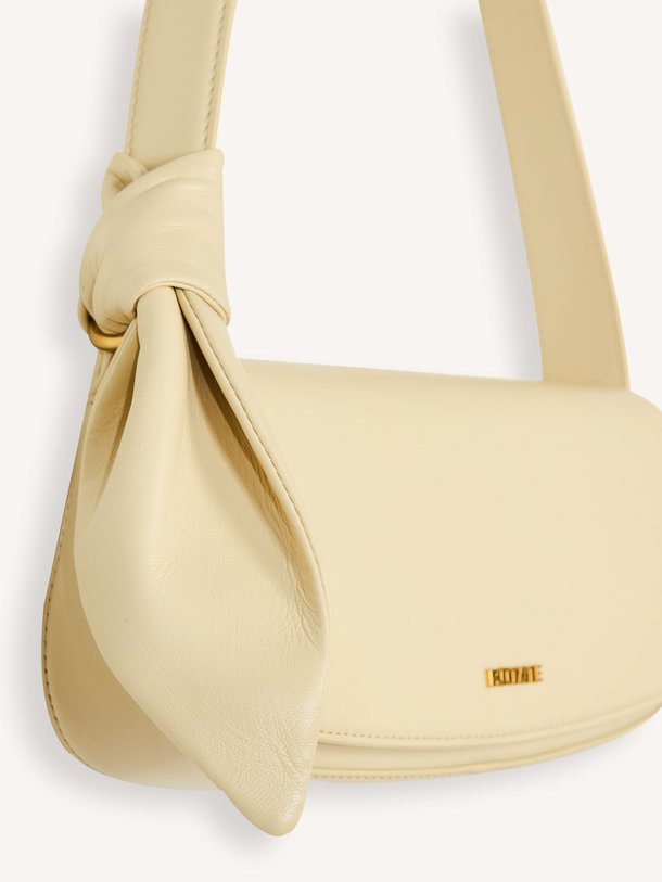 Ontdek de Lederen schoudertas van Rotate Birger Christensen in de kleur Lichtgeel bij Orangebag. Op werkdagen voor 21:45 besteld, morgen in huis.