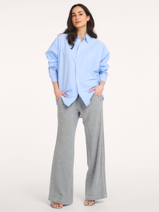 Ontdek de Poppy katoenen blouse van Sea Me Happy in de kleur Blauw bij Orangebag. Op werkdagen voor 21:45 besteld, morgen in huis.