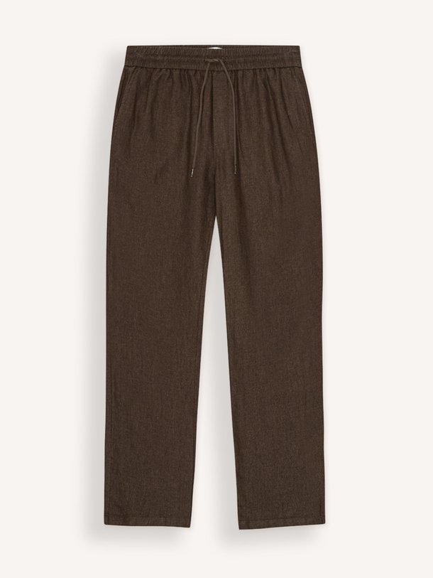 Ontdek de Patrick linnen/katoenmix broek van Les Deux in de kleur Donkerbruin bij Orangebag. Op werkdagen voor 21:45 besteld, morgen in huis.