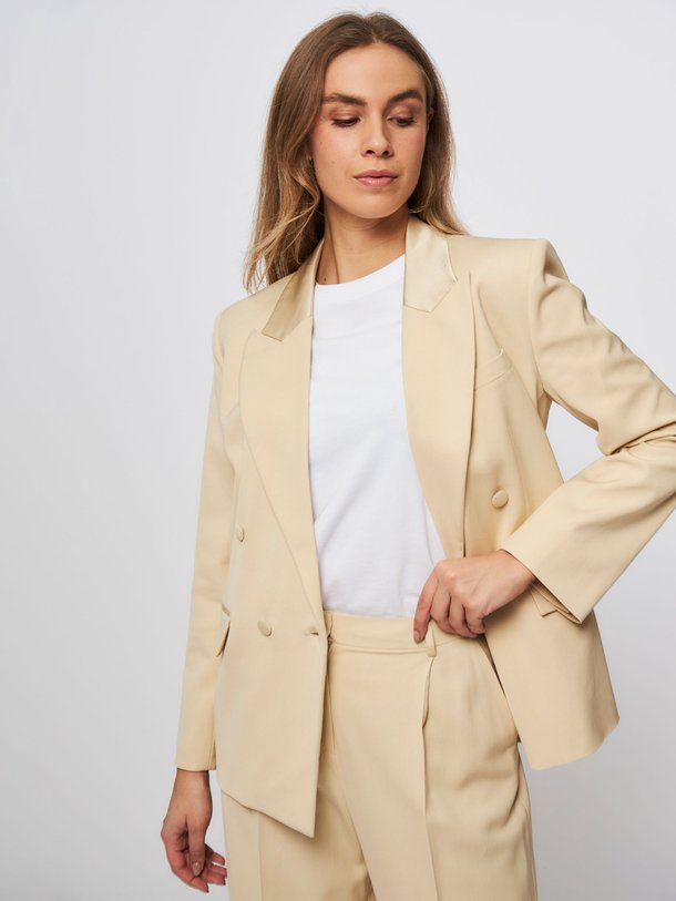 Ontdek de Grace viscose blazer van ba-sh in de kleur zand bij Orangebag. Op werkdagen voor 21:45 besteld, morgen in huis.