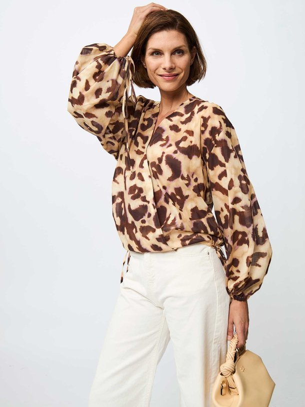 Ontdek de Basil organic cotton top met dessin van Alchemist in de kleur zand bij Orangebag. Op werkdagen voor 21:45 besteld, morgen in huis.