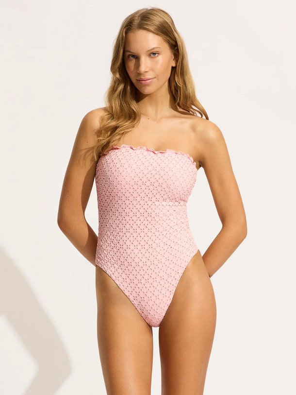 Ontdek de Daydreamer Bandeau One Piece van Seafolly in de kleur lichtroze bij Orangebag. Op werkdagen voor 21:45 besteld, morgen in huis.
