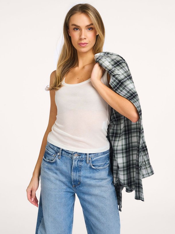 Ontdek de Sadou lyocell/wolmix rib tanktop van Samsoe Samsoe in de kleur Off-white bij Orangebag. Op werkdagen voor 21:45 besteld, morgen in huis.