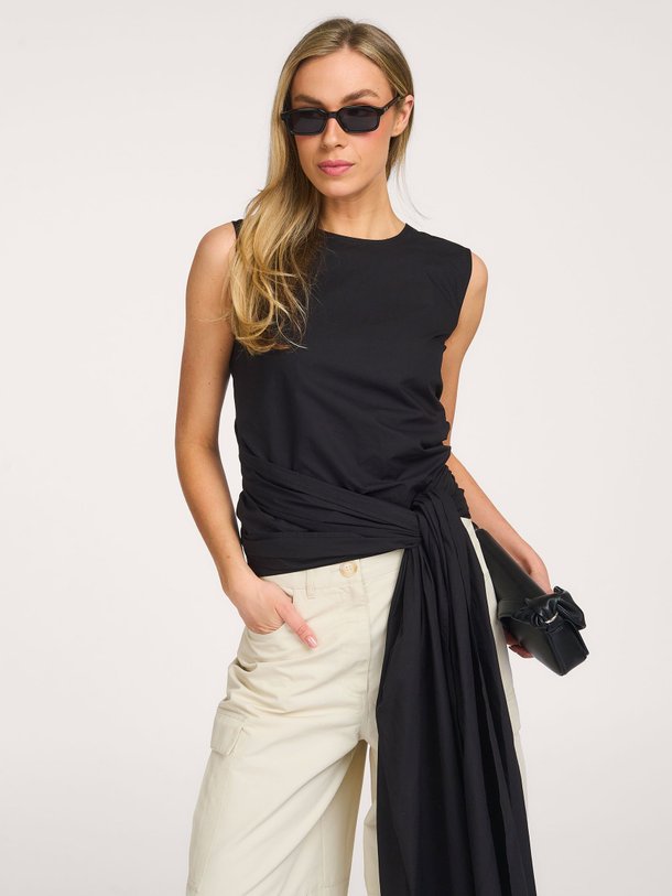 Ontdek de Jelani katoenen top van Essentiel Antwerp in de kleur Zwart bij Orangebag. Op werkdagen voor 21:45 besteld, morgen in huis.