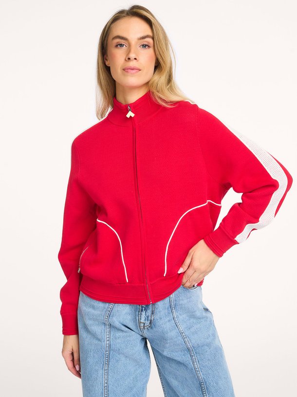 Ontdek de Dasy katoenen vest met biezen van Bellerose in de kleur Rood bij Orangebag. Op werkdagen voor 21:45 besteld, morgen in huis.