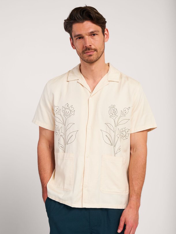 Ontdek de Kingsley lyocellmix overhemd met borduursel van Les Deux in de kleur ecru bij Orangebag. Op werkdagen voor 21:45 besteld, morgen in huis.