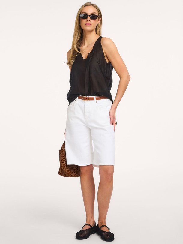 Ontdek de Luster lyocellmix top van Devotion in de kleur Zwart bij Orangebag. Op werkdagen voor 21:45 besteld, morgen in huis.