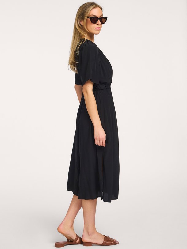 Co'Couture Sunny viscosemix jurk - Zwart Ontdek de Sunny viscosemix jurk van Co'Couture in de kleur Zwart bij Orangebag. Op werkdagen voor 21:45 besteld, morgen in huis.