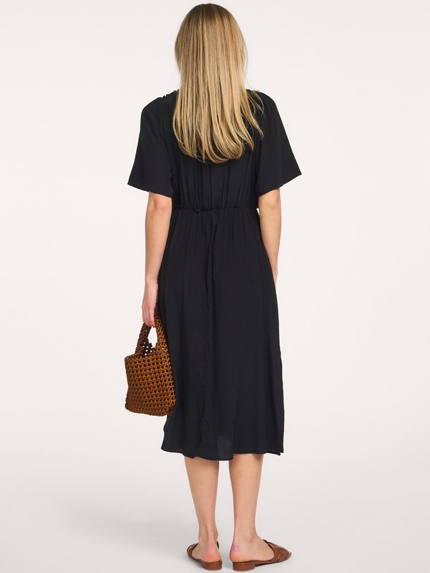 Co'Couture Sunny viscosemix jurk - Zwart Ontdek de Sunny viscosemix jurk van Co'Couture in de kleur Zwart bij Orangebag. Op werkdagen voor 21:45 besteld, morgen in huis.