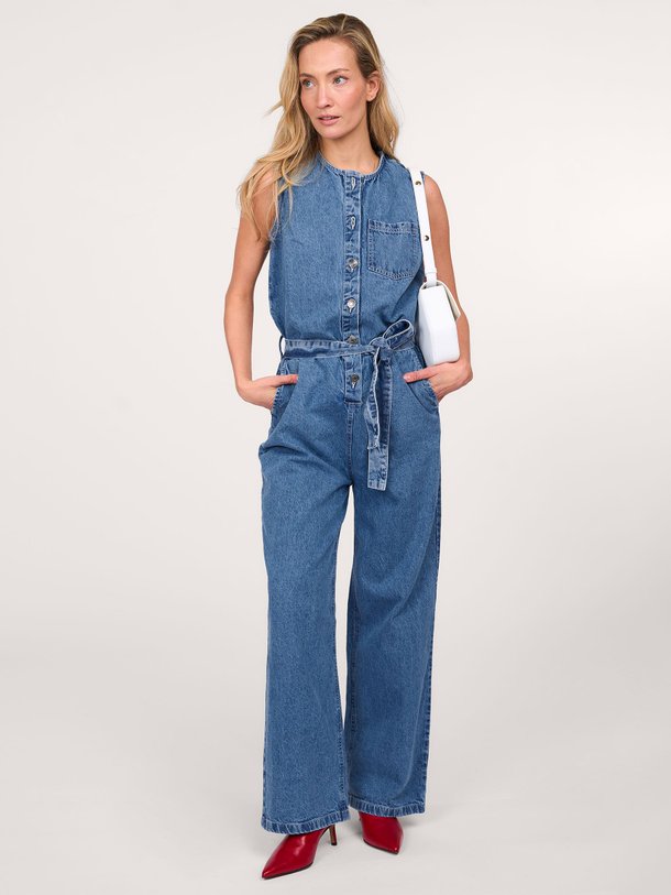 Ontdek de Minni denim jumpsuit van Modstrom in de kleur blauw bij Orangebag. Op werkdagen voor 21:45 besteld, morgen in huis.