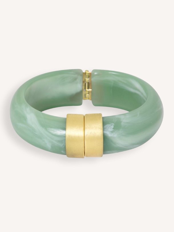 Ontdek de Vergulde armband van Ellen Beekmans in de kleur Groen bij Orangebag. Op werkdagen voor 21:45 besteld, morgen in huis.