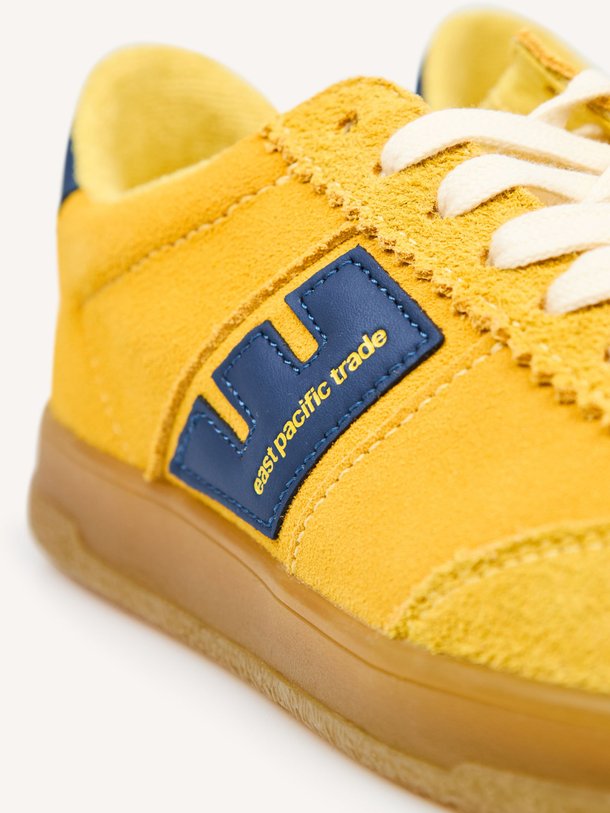 Ontdek de Santos suède sneakers van East Pacific Trade in de kleur Geel bij Orangebag. Op werkdagen voor 21:45 besteld, morgen in huis.