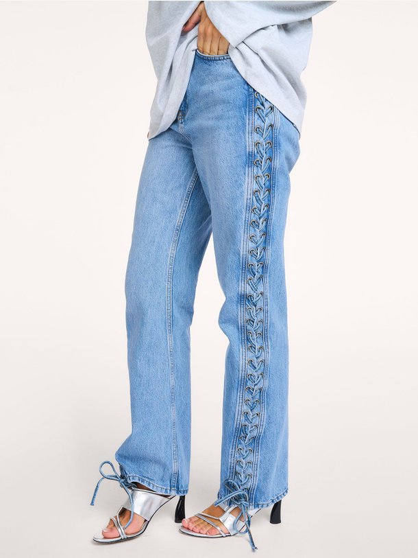 Ontdek de Totama high waist straight fit jeans van Rotate Birger Christensen in de kleur Blauw bij Orangebag. Op werkdagen voor 21:45 besteld, morgen in huis.