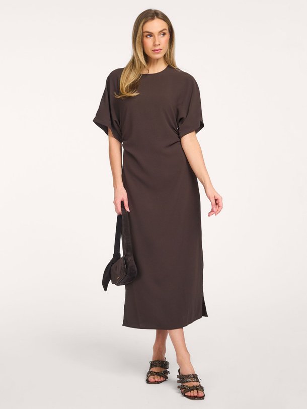 Ontdek de Miloine geweven maxi jurk van Neo Noir in de kleur Donkerbruin bij Orangebag. Op werkdagen voor 21:45 besteld, morgen in huis.