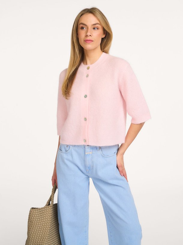 Ontdek de Andrea mohairmix vest van Second Female in de kleur Lichtroze bij Orangebag. Op werkdagen voor 21:45 besteld, morgen in huis.