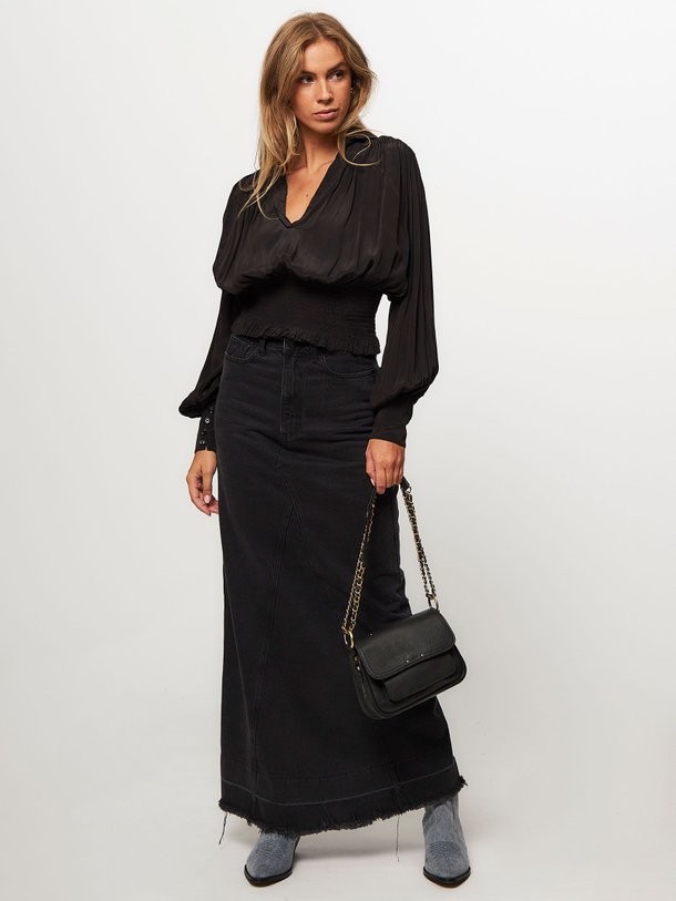 Ontdek de Turin viscosemix top van Laurence Bras in de kleur zwart bij Orangebag. Op werkdagen voor 21:45 besteld, morgen in huis.